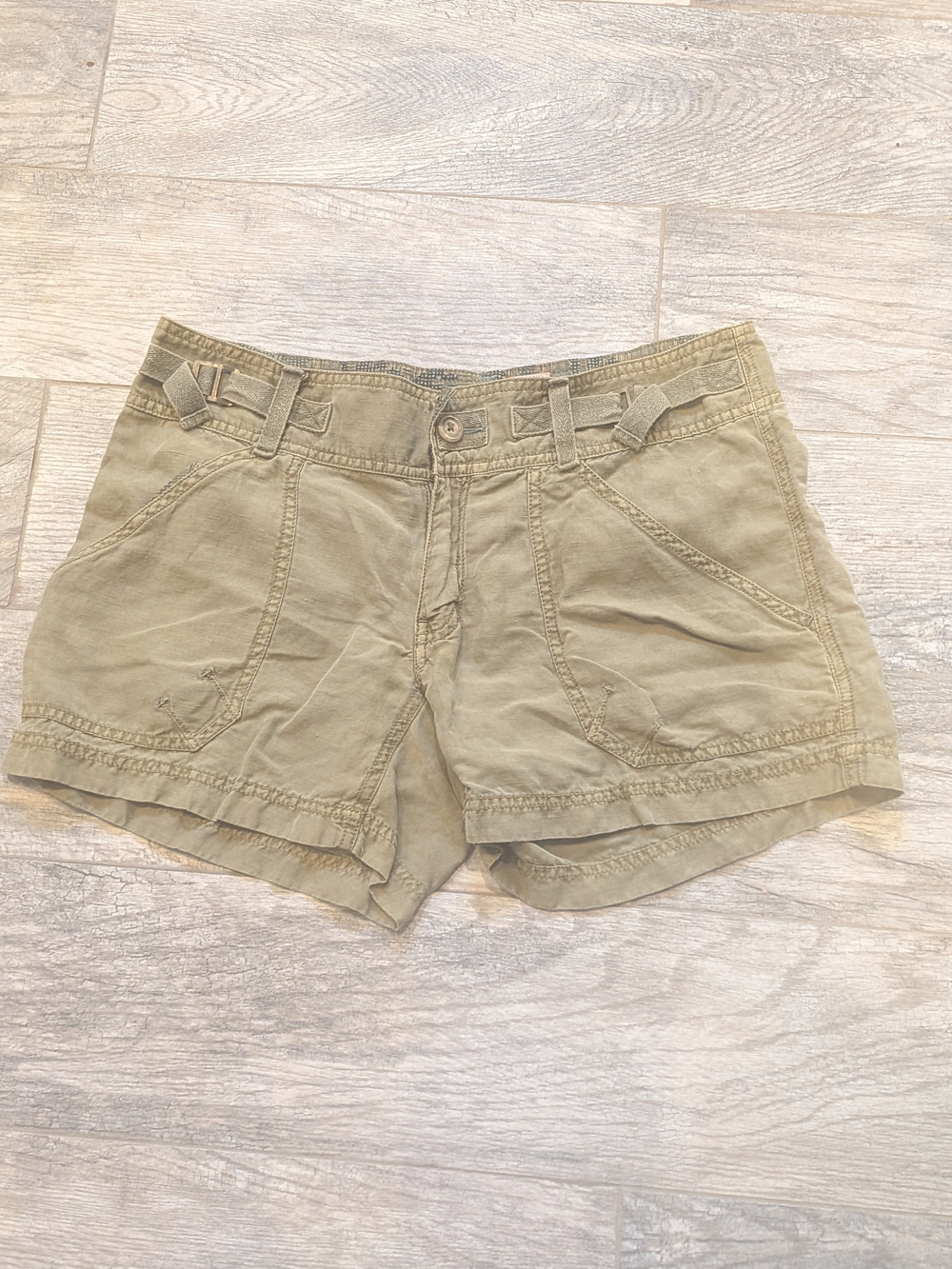 Vintage Free People Women’s Khaki Silk/Linen Blend Shorts • Size 6